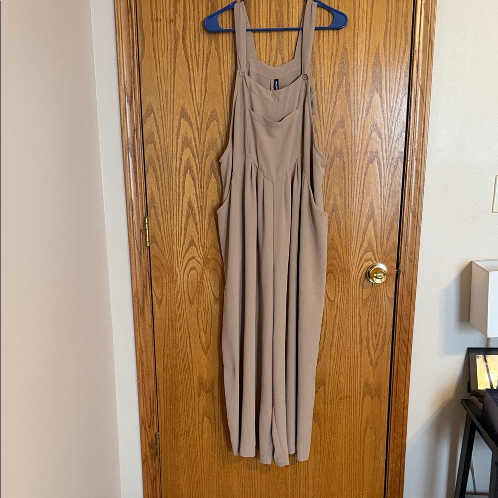 Flowy lightweight Taupe jumpsuit